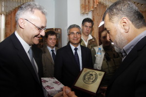  Scambio di doni tra il Ministro Mauro e il Ministro della Difesa afghano