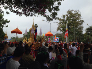 processione buddha oro