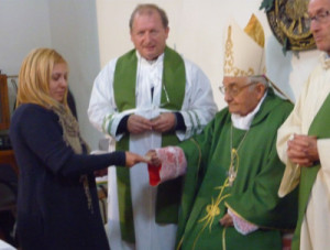 Diocesi di Lamezia Terme - La catechista Maddalena Cimino, Vescovo Rimedio e Don Pino Latelli a Platania