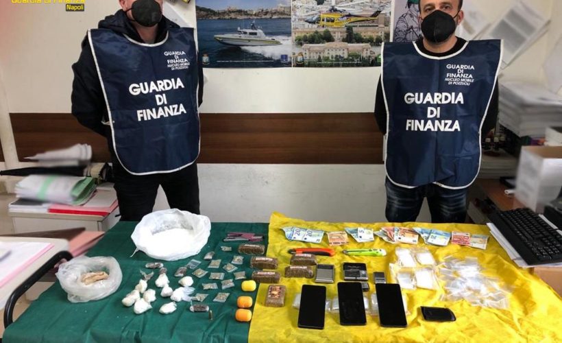 Napoli: in un casolare il “market della droga”. Arrestati 2 pusher e  sequestrati 1,3 kg tra cocaina, marijuana, hashish e &quot;droga dello stupro&quot; -  Ilmetropolitano.it